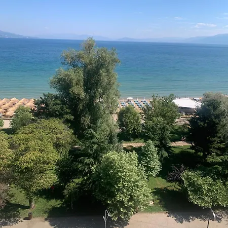 Two Bedroom Lakeview * بورغراديك