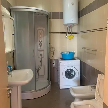 Two Bedroom Lakeview Апартаменты