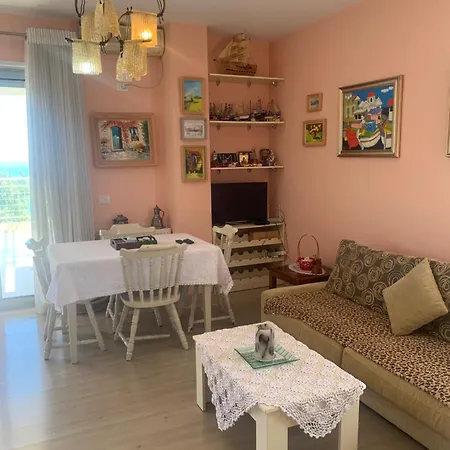 شقة Two Bedroom Lakeview *