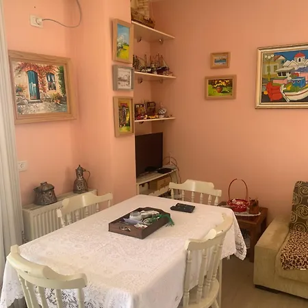 Two Bedroom Lakeview Апартаменты