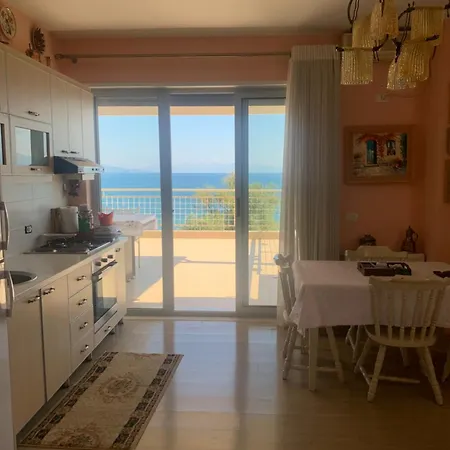 Two Bedroom Lakeview Апартаменты *