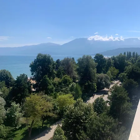 Апартаменты Two Bedroom Lakeview Поградец
