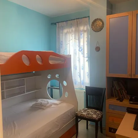 Two Bedroom Lakeview Апартаменты
