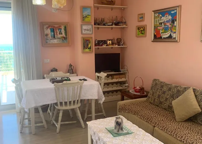 شقة Two Bedroom Lakeview *
