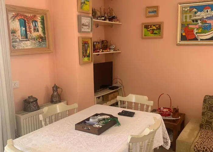 Two Bedroom Lakeview شقة