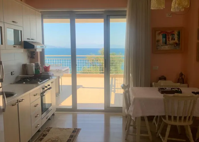 Two Bedroom Lakeview شقة *